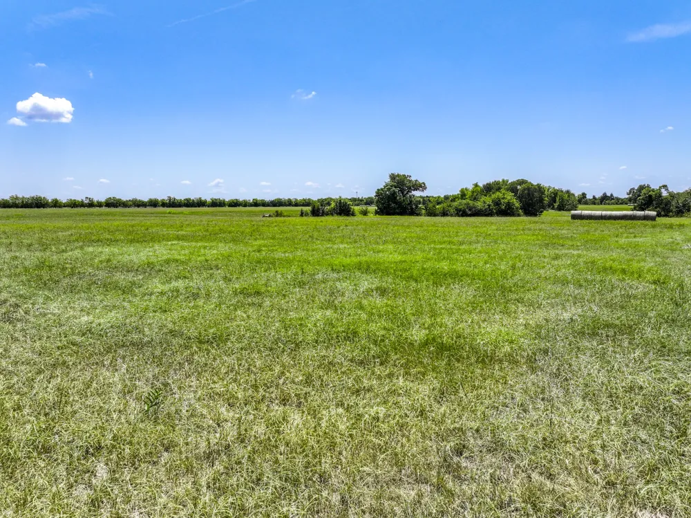5726 County Road 4100 Greenville, TX 75401