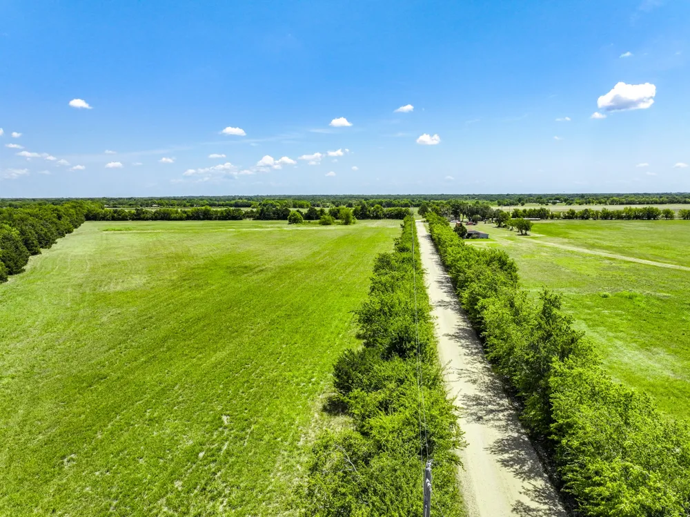 5726 County Road 4100 Greenville, TX 75401