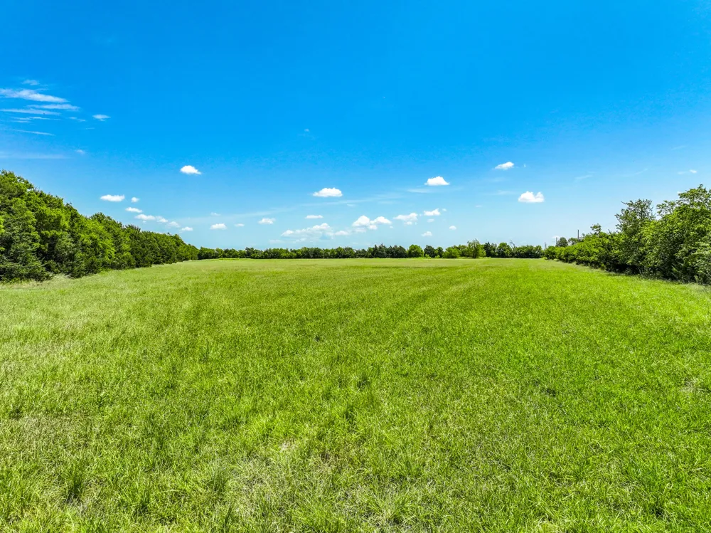 5726 County Road 4100 Greenville, TX 75401