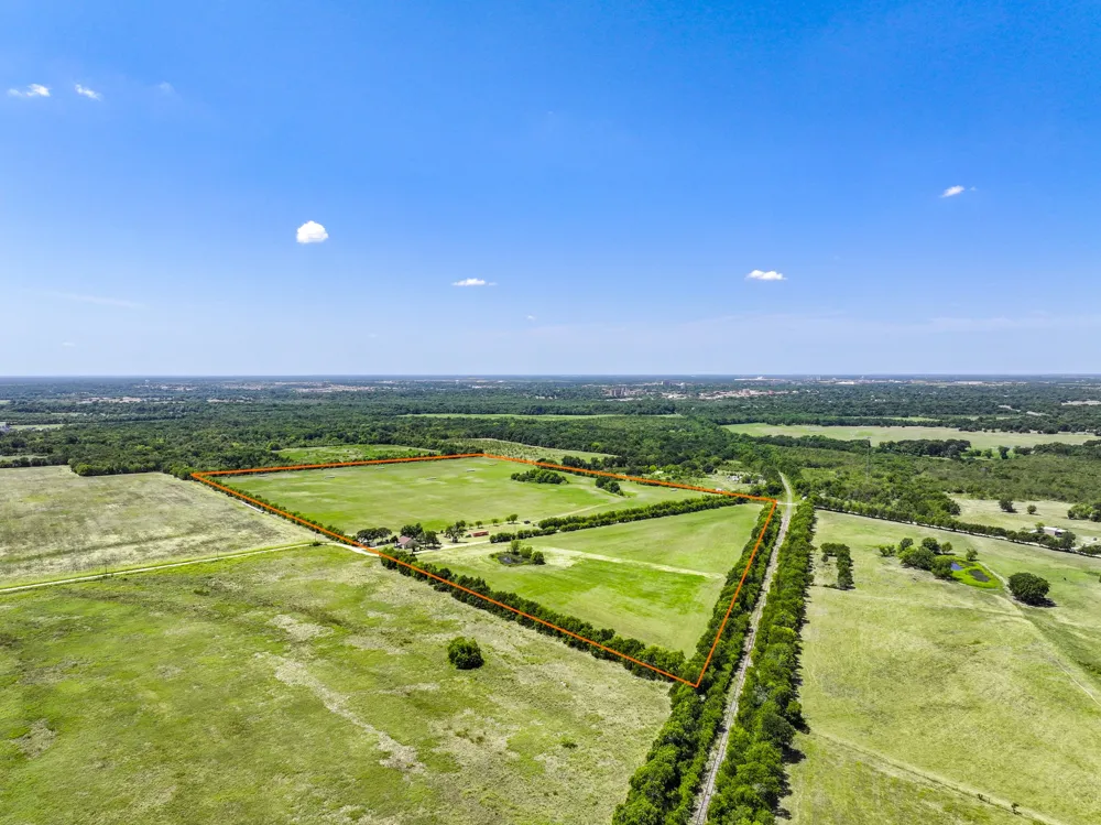 5726 County Road 4100 Greenville, TX 75401