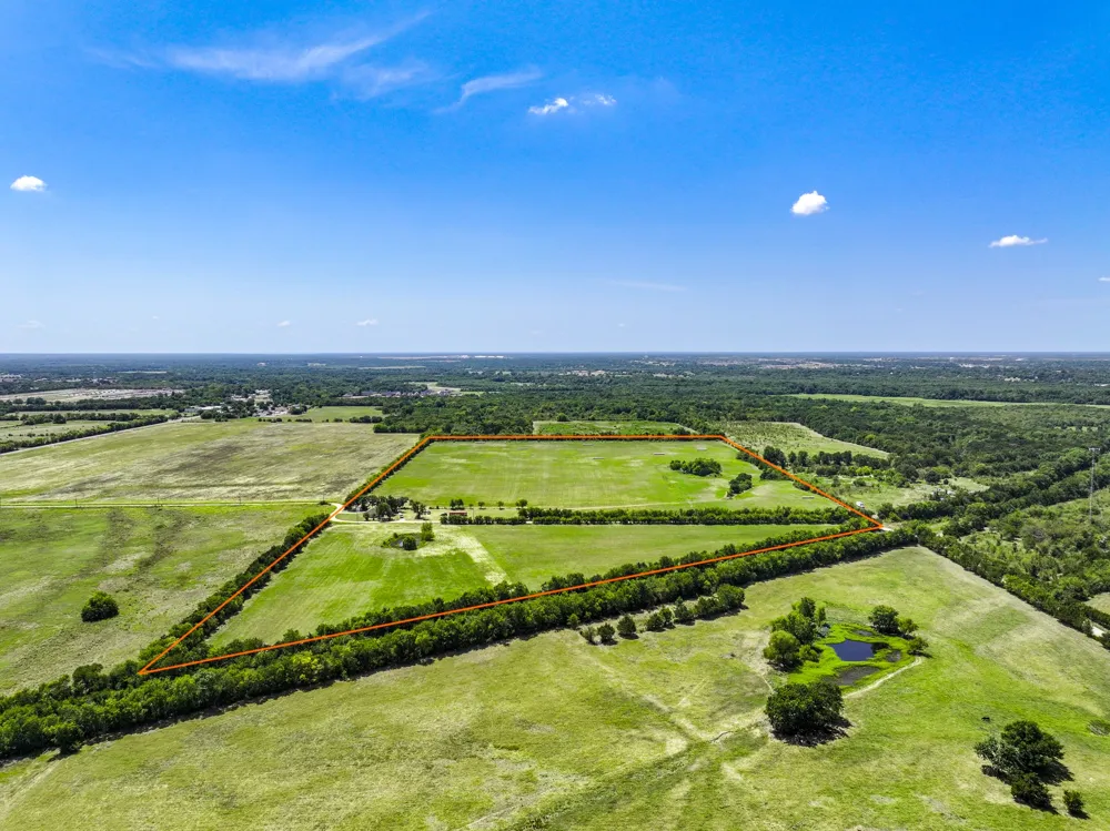 5726 County Road 4100 Greenville, TX 75401