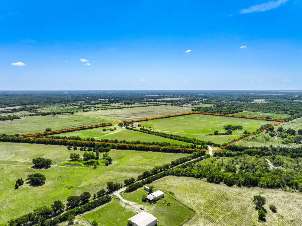 5726 County Road 4100 Greenville, TX 75401