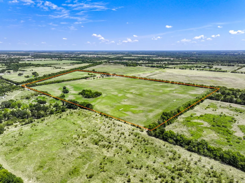 5726 County Road 4100 Greenville, TX 75401