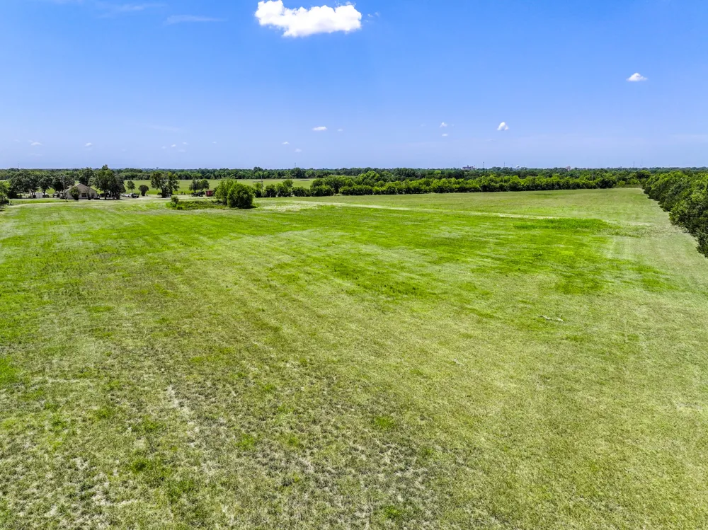 5726 County Road 4100 Greenville, TX 75401