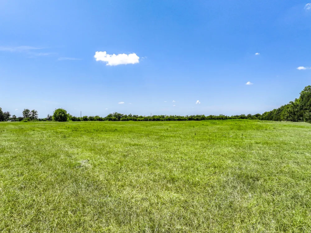 5726 County Road 4100 Greenville, TX 75401