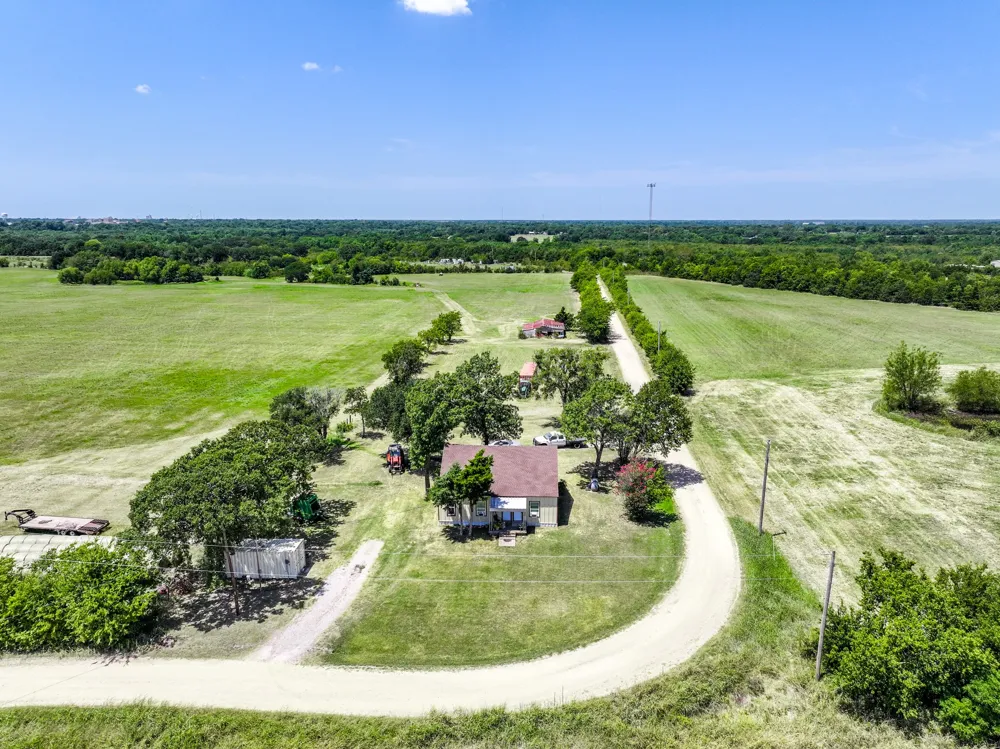 5726 County Road 4100 Greenville, TX 75401