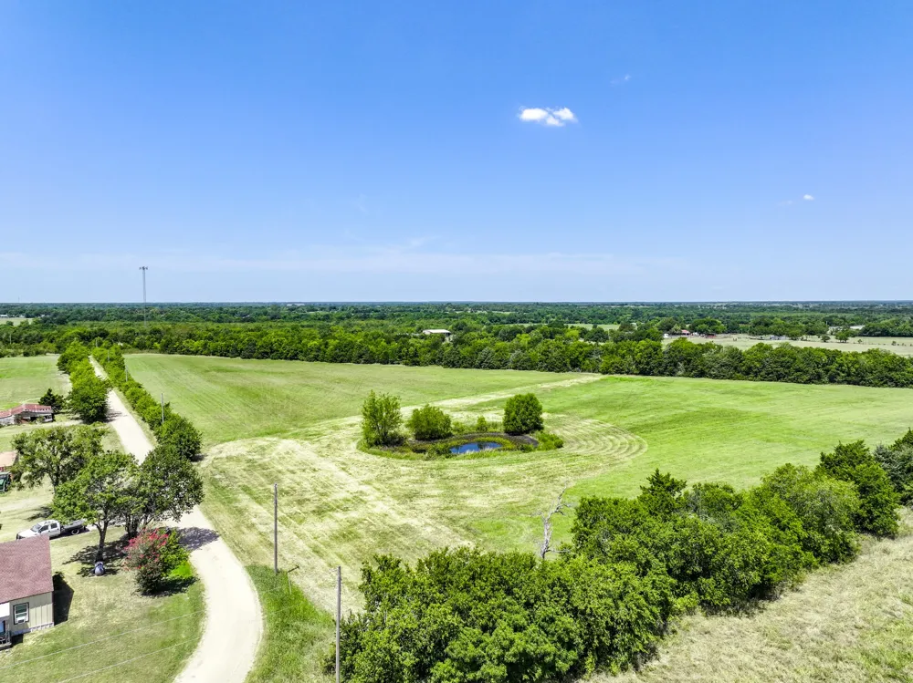 5726 County Road 4100 Greenville, TX 75401