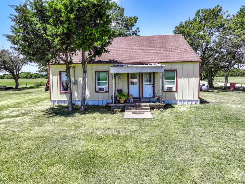5726 County Road 4100 Greenville, TX 75401