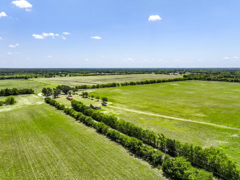 5726 County Road 4100 Greenville, TX 75401