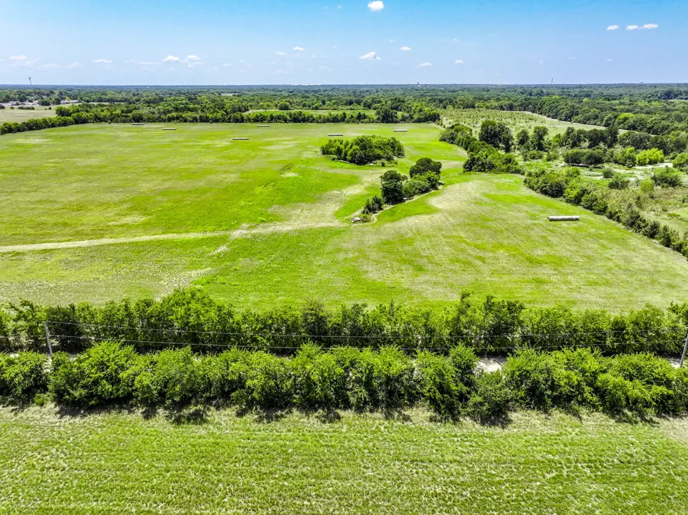 5726 County Road 4100 Greenville, TX 75401