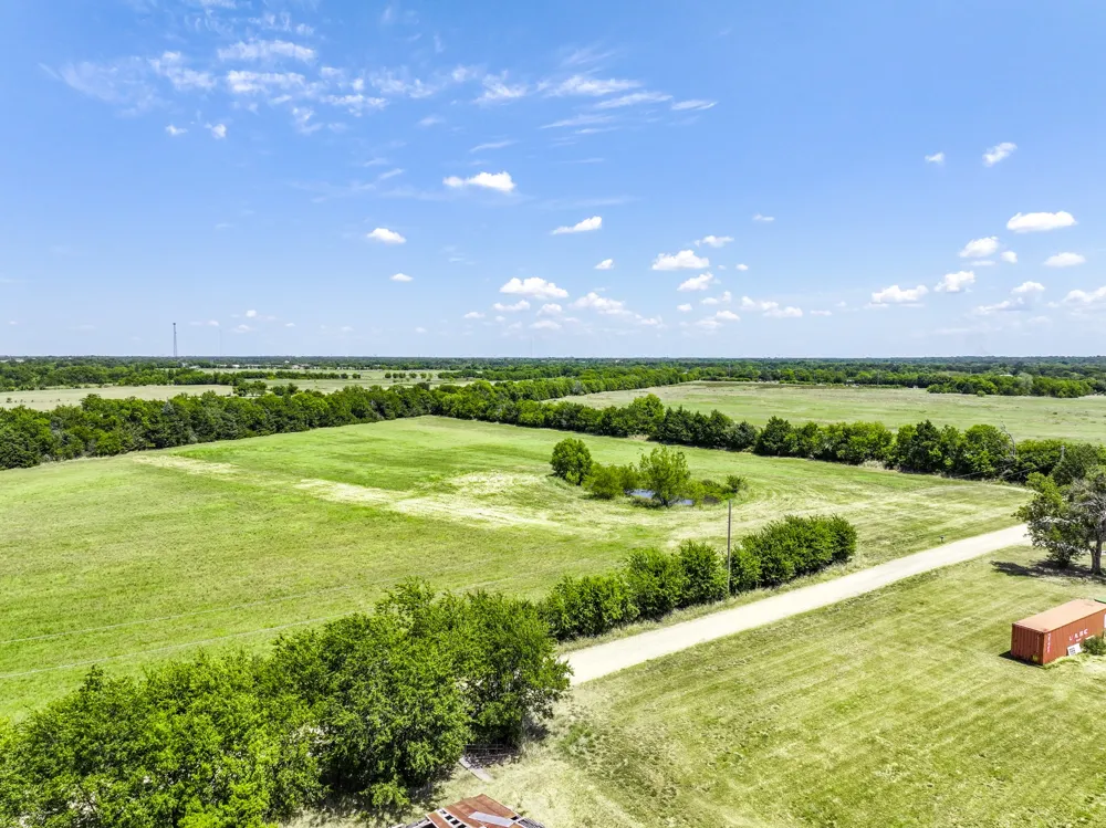 5726 County Road 4100 Greenville, TX 75401