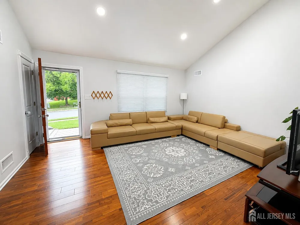 3 Netherwood Circle Edison, NJ 08820