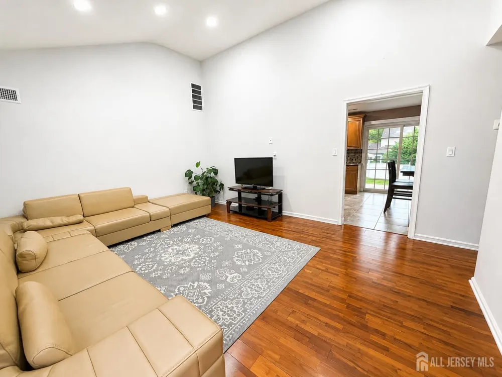 3 Netherwood Circle Edison, NJ 08820