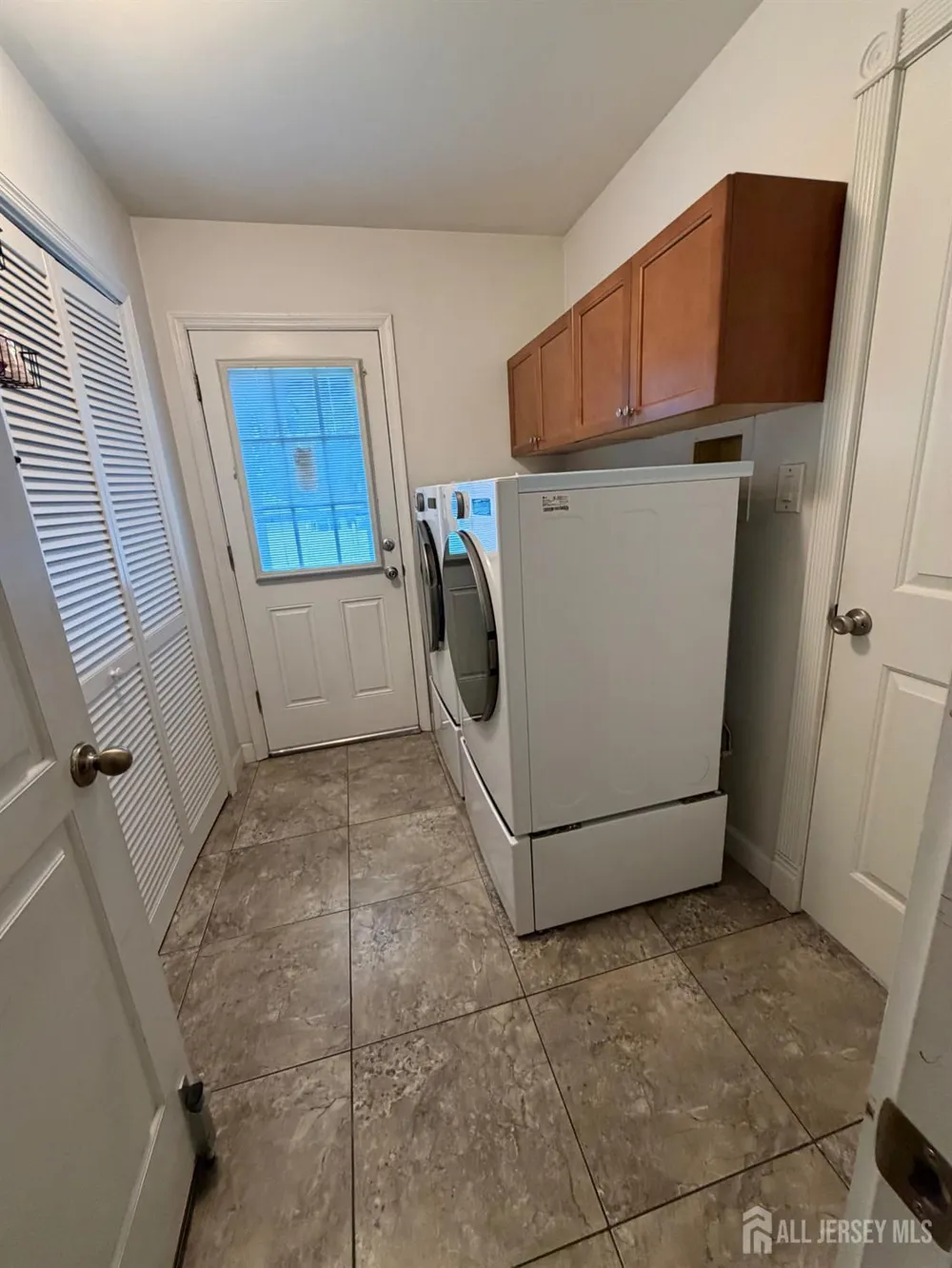 3 Netherwood Circle Edison, NJ 08820