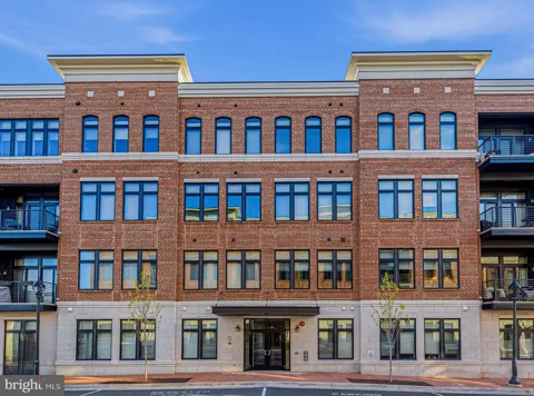 5 STATIONMASTER STREET SE #200