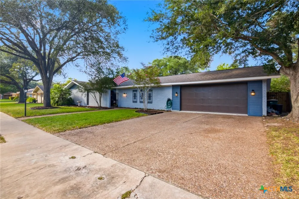 413 Salisbury Lane Victoria, TX 77904