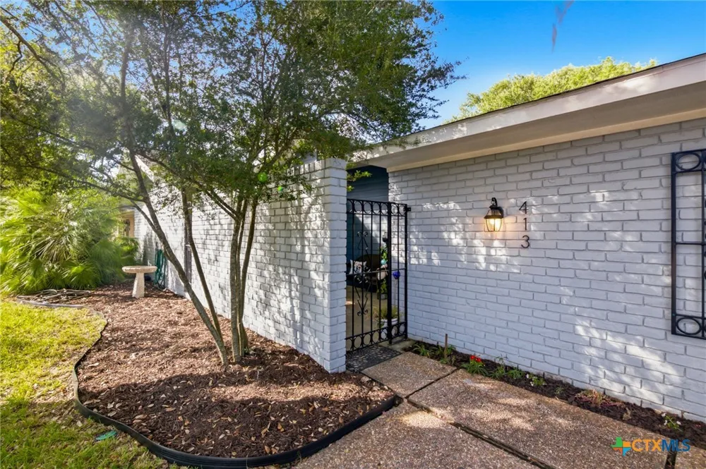 413 Salisbury Lane Victoria, TX 77904