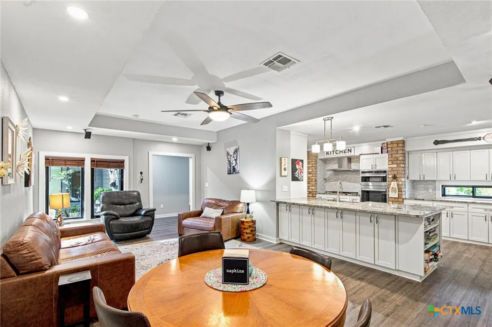 413 Salisbury Lane Victoria, TX 77904