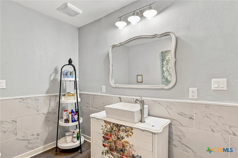 413 Salisbury Lane Victoria, TX 77904