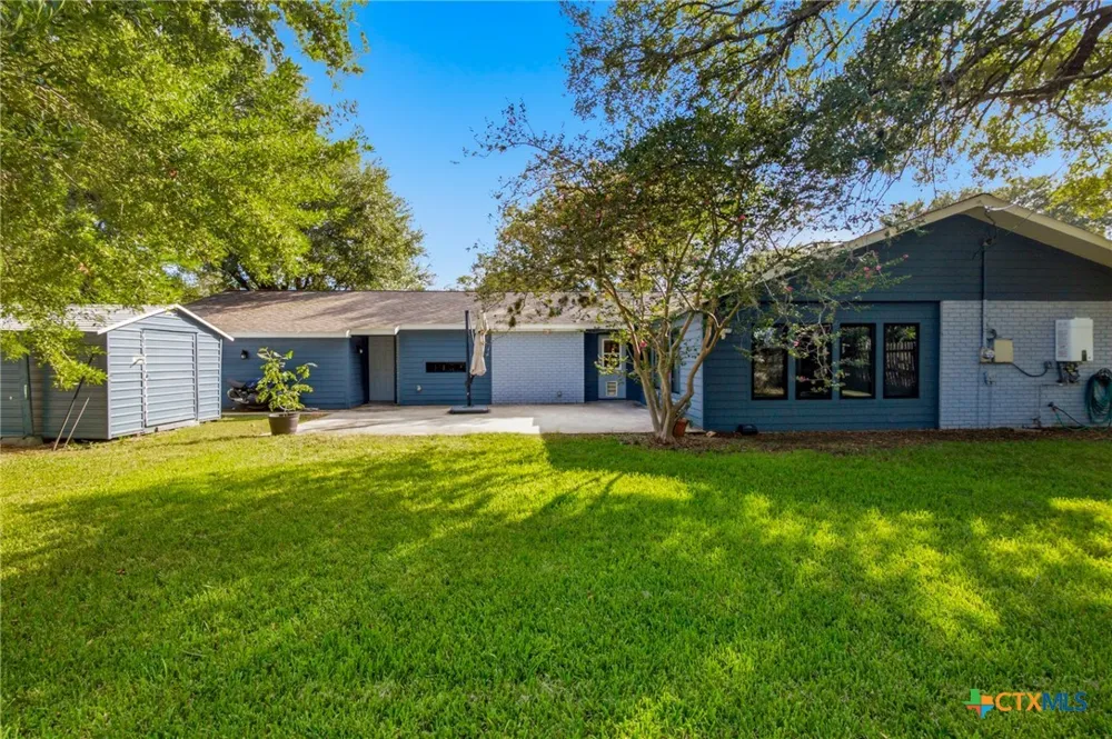 413 Salisbury Lane Victoria, TX 77904
