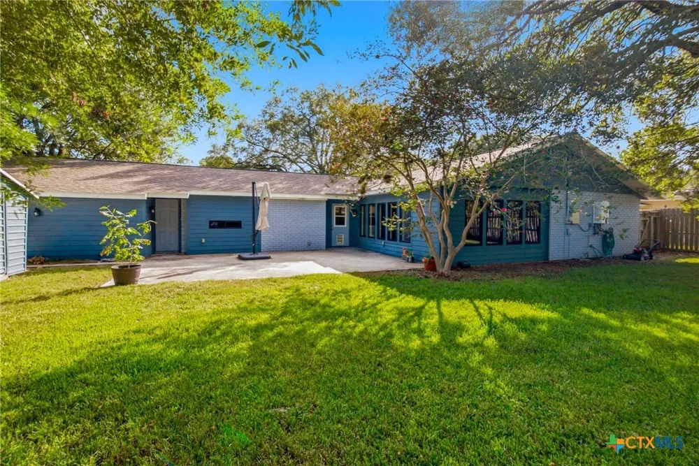 413 Salisbury Lane Victoria, TX 77904