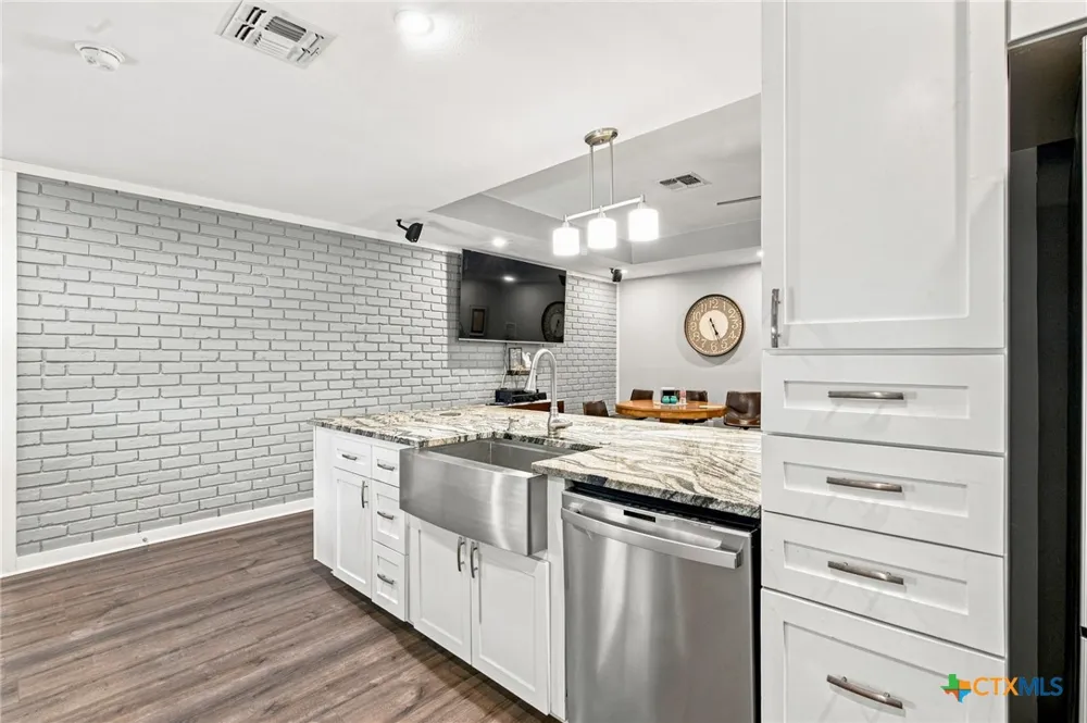 413 Salisbury Lane Victoria, TX 77904