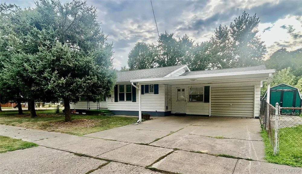 1005 Jackson Street Lapeer City, MI 48446