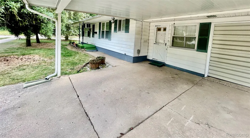 1005 Jackson Street Lapeer City, MI 48446