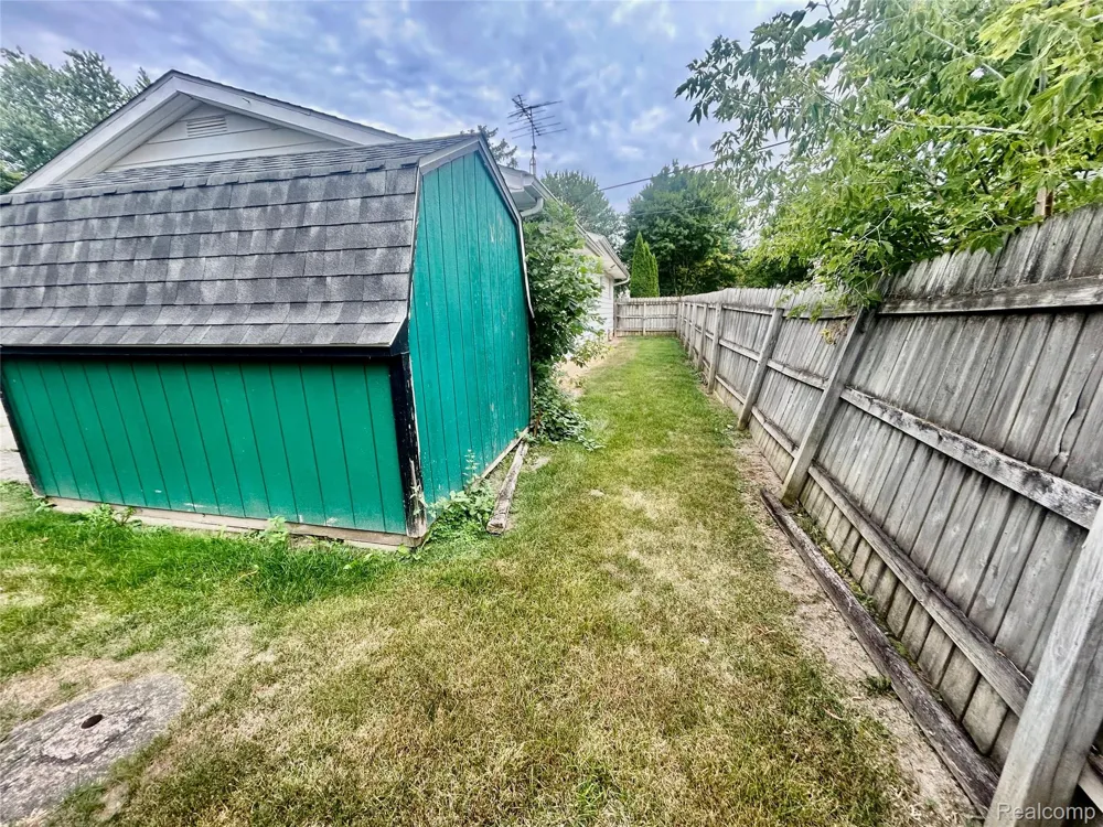1005 Jackson Street Lapeer City, MI 48446