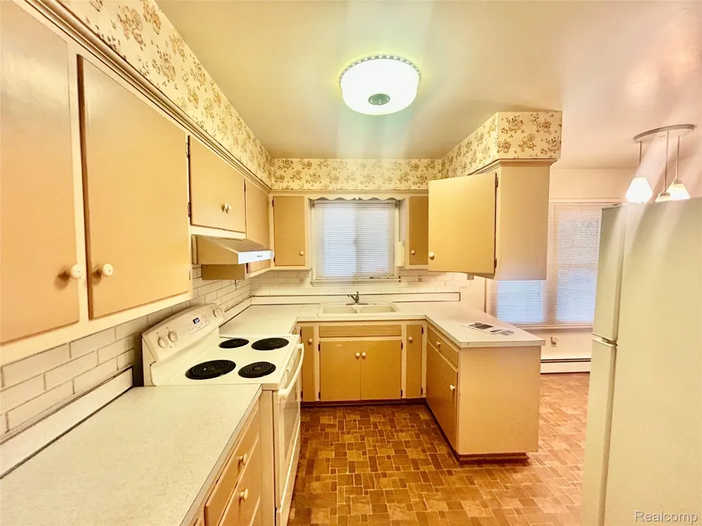 1005 Jackson Street Lapeer City, MI 48446