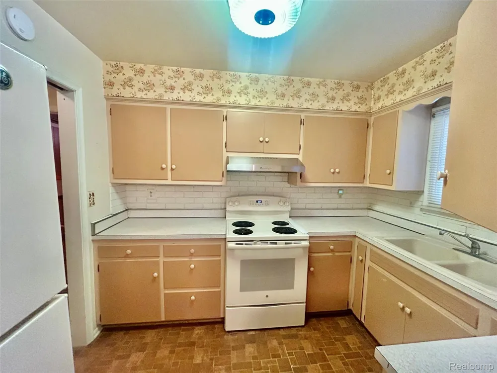 1005 Jackson Street Lapeer City, MI 48446