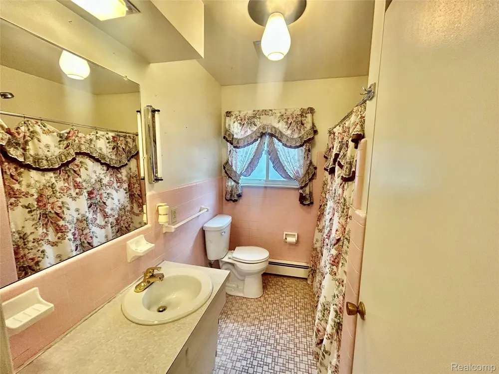 1005 Jackson Street Lapeer City, MI 48446