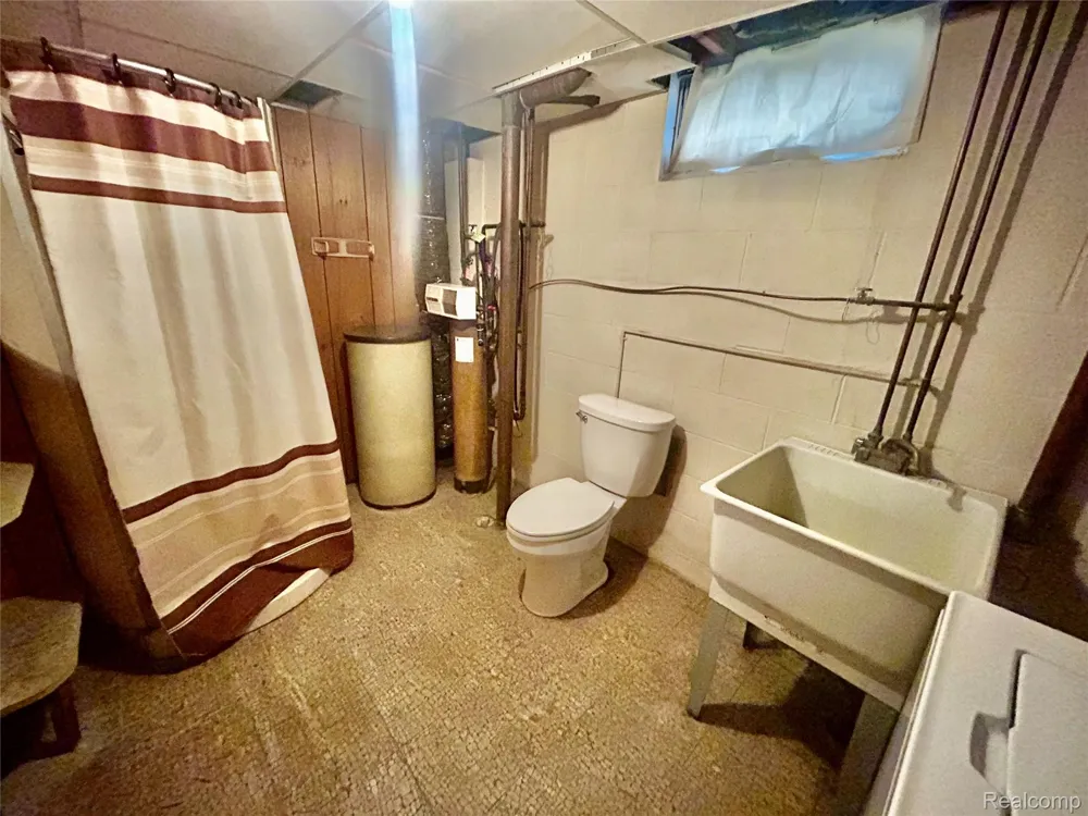 1005 Jackson Street Lapeer City, MI 48446