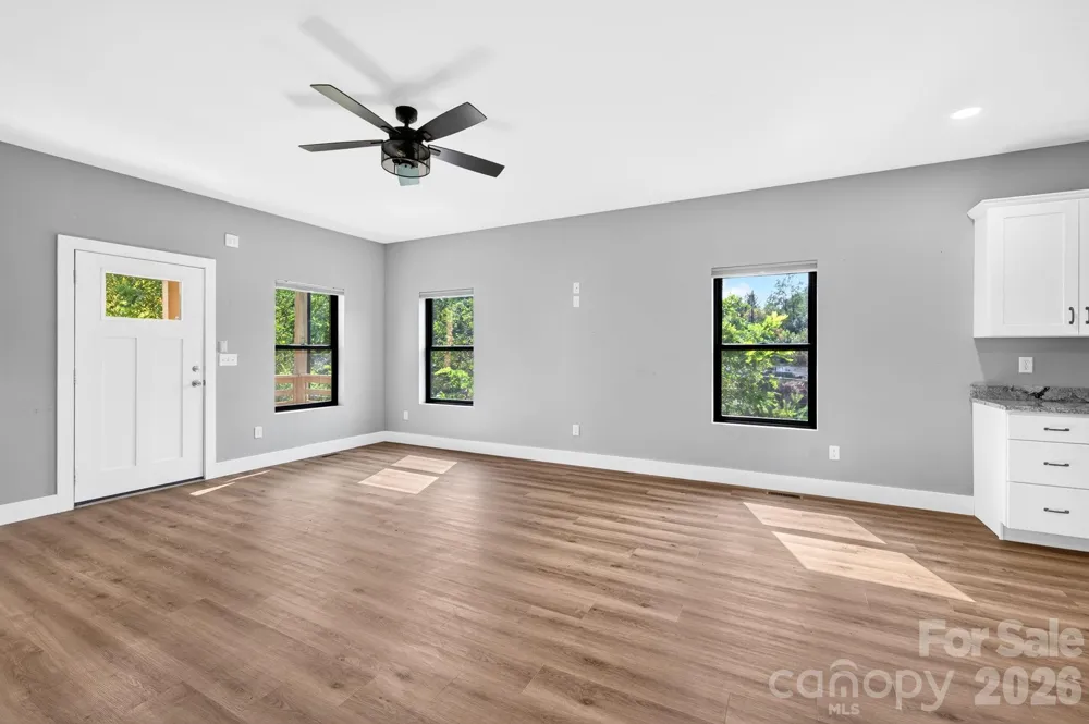 613 Salem Heights Lane Swannanoa, NC 28778