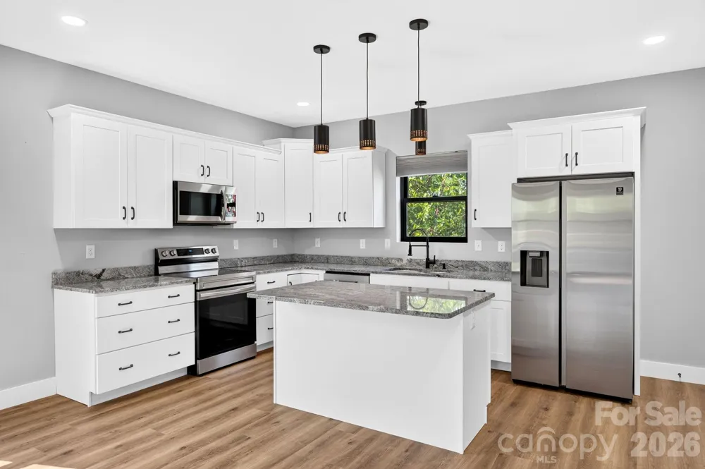 613 Salem Heights Lane Swannanoa, NC 28778