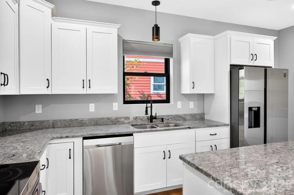 613 Salem Heights Lane Swannanoa, NC 28778