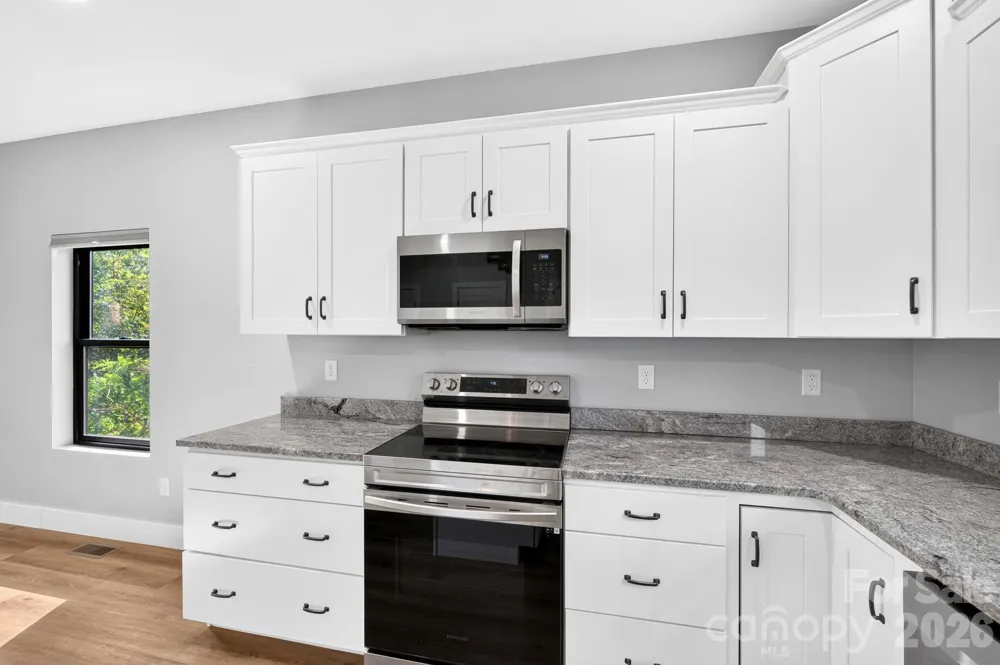 613 Salem Heights Lane Swannanoa, NC 28778