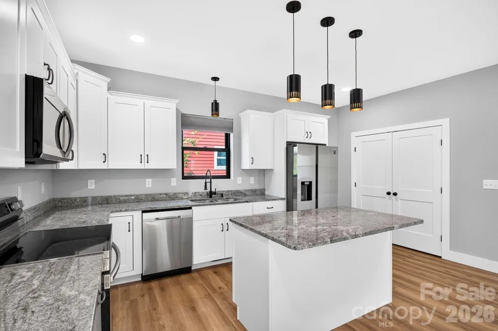 613 Salem Heights Lane Swannanoa, NC 28778