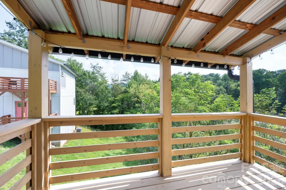 613 Salem Heights Lane Swannanoa, NC 28778