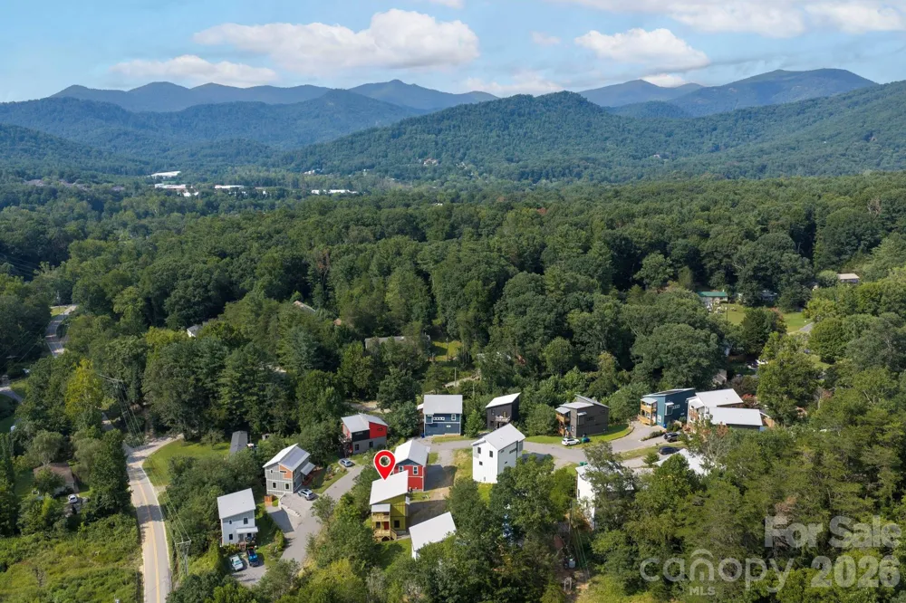 613 Salem Heights Lane Swannanoa, NC 28778