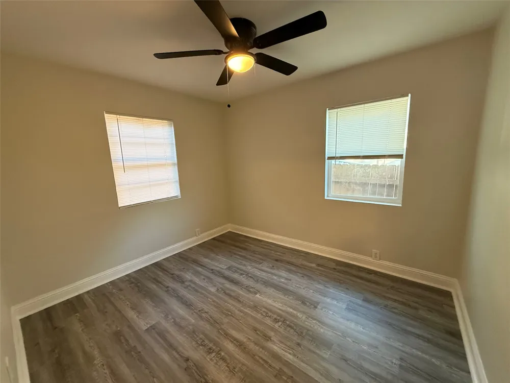 1033 S Hub Street Sherman, TX 75090