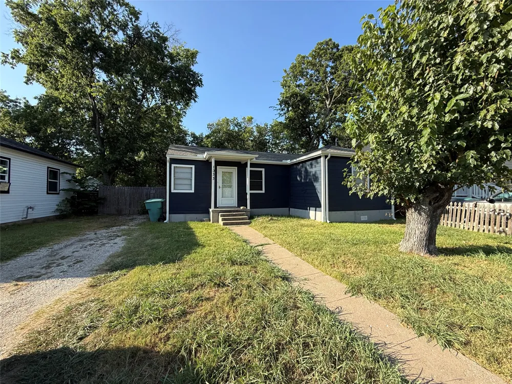 1033 S Hub Street Sherman, TX 75090