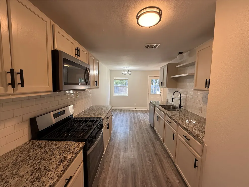 1033 S Hub Street Sherman, TX 75090