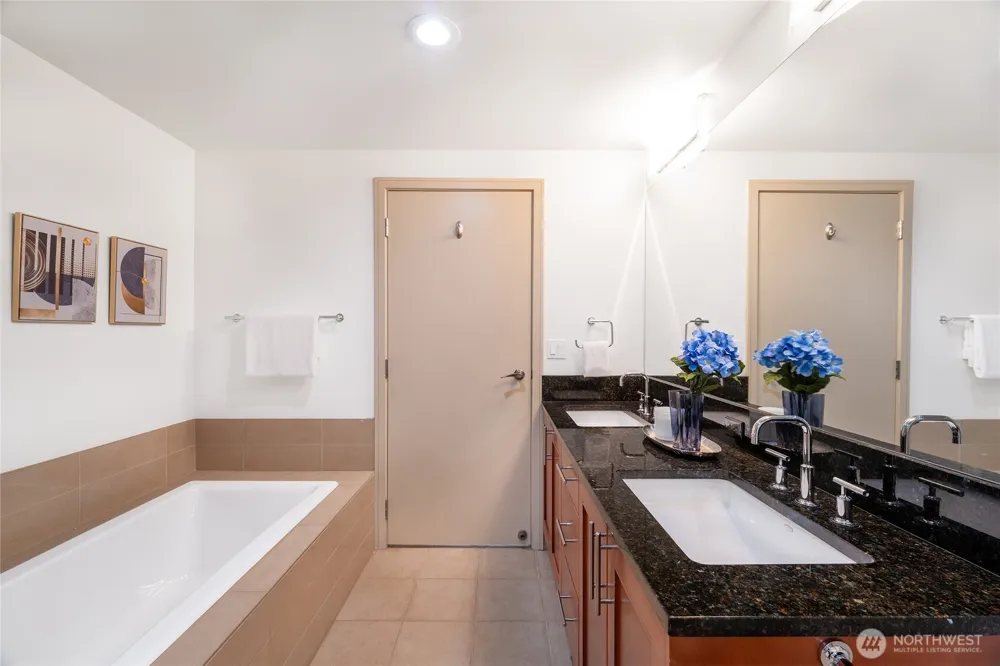 10650 NE 9th Place #723 Bellevue, WA 98004
