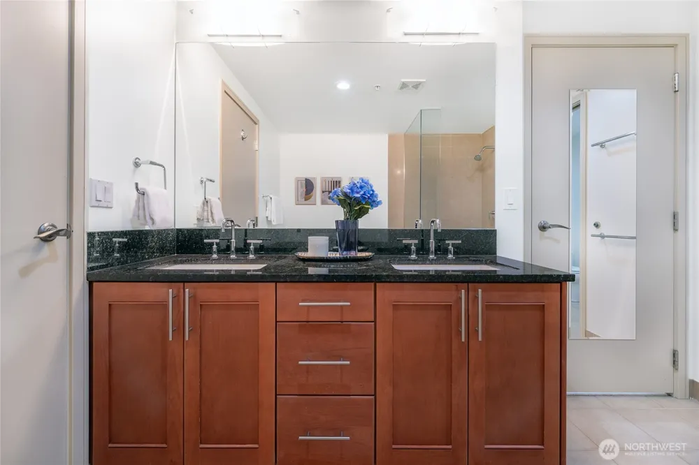 10650 NE 9th Place #723 Bellevue, WA 98004