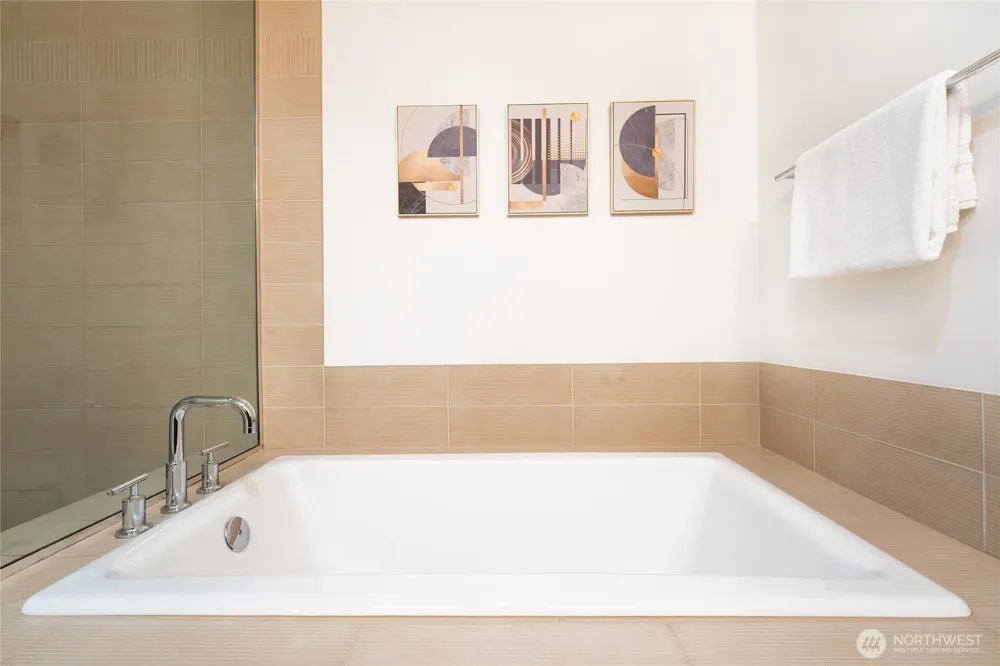 10650 NE 9th Place #723 Bellevue, WA 98004