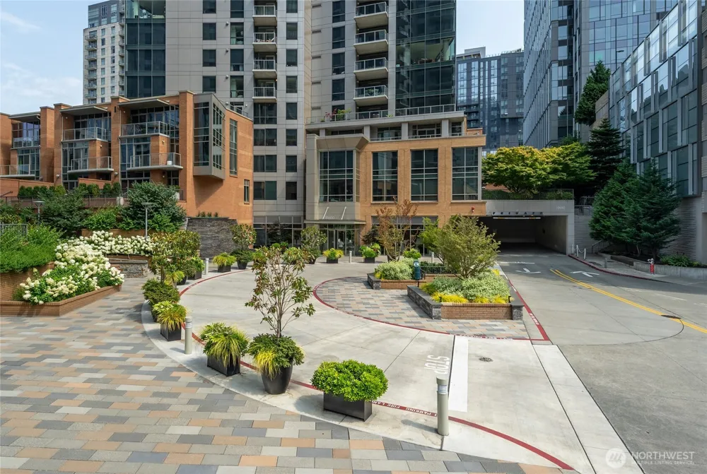 10650 NE 9th Place #723 Bellevue, WA 98004