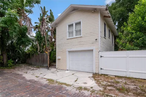 126 8TH AVENUE NE #1/2
