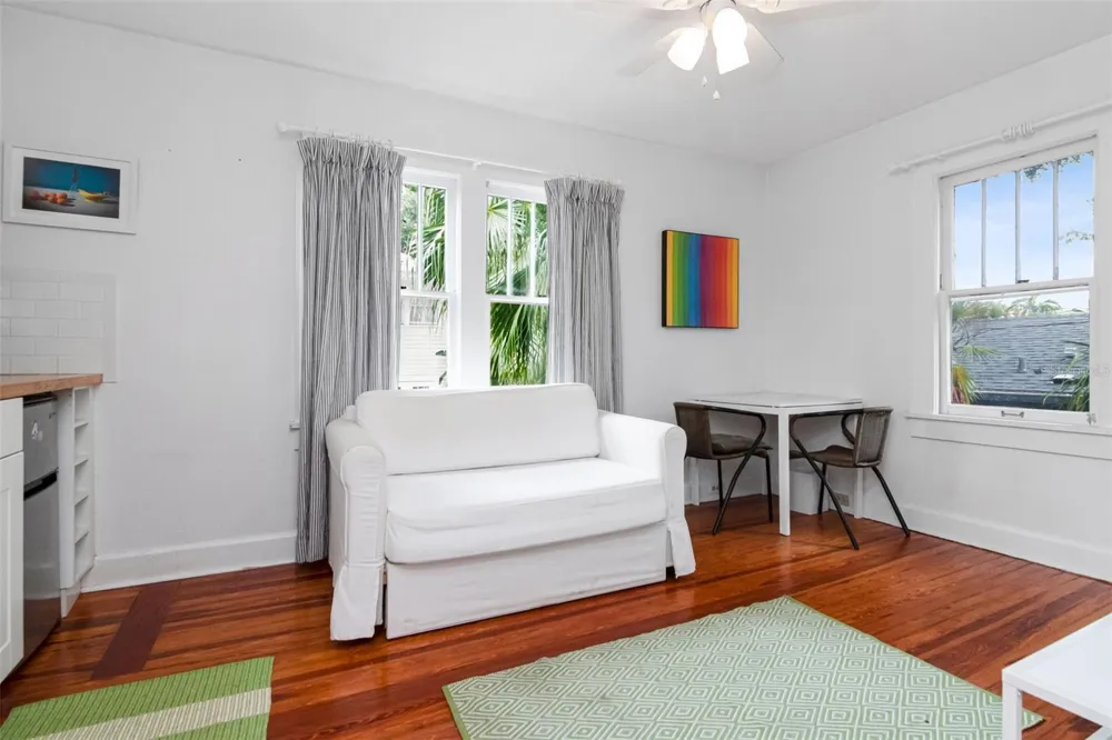 126 8TH AVENUE NE #1/2 St Petersburg, FL 33701