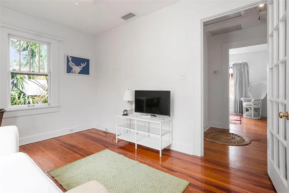 126 8TH AVENUE NE #1/2 St Petersburg, FL 33701